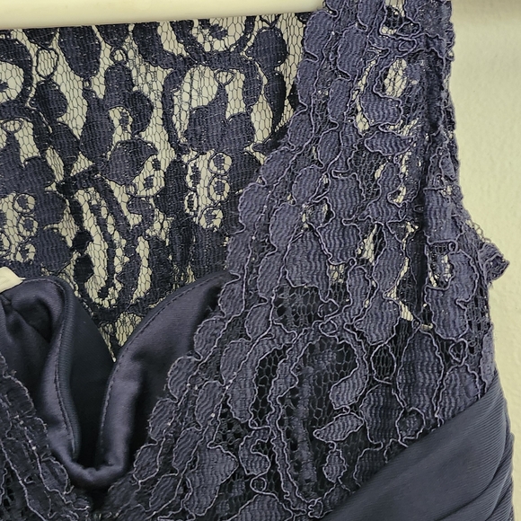 Lovely Navy gown only used one time !It Navy blue colorIt's really a gorgeous!! - Picture 4 of 12